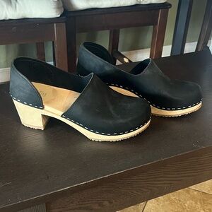 Chic Black Leather Mules